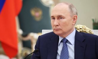 Putin dva dana pred izbore  :  S vojno-tehničke tačke gledišta Rusija spremna za nuklearni rat