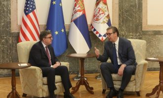 O'Brien s Vučićem u Beogradu o rezoluciji u Srebrenici: Moramo se suočiti s istinom