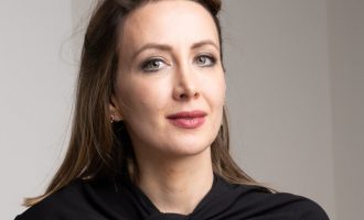 Nadja Škaljić, međunarodna pravnica porijeklom iz BiH: Dominantni ekonomski model destabilizira društva i planetu, vrijeme je za regeneraciju