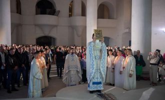 Nakon više od 30 godina: Pravoslavni vjernici dočekali Vaskrs u sabornoj crkvi Svete Trojice u Mostaru