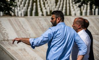 Memorijalni centar Srebrenica odbio zahtjev Vlade RS, Suljagić poručio: Cvijeće mogu položiti u Kravici i Sušici