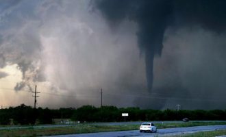 Centralnio dio SAD pod udarom tornada : Najmanje 13 mrtvih u Teksasu, Oklahomi i Arkanzasu nakon loših vremenskih prilika širom regiona