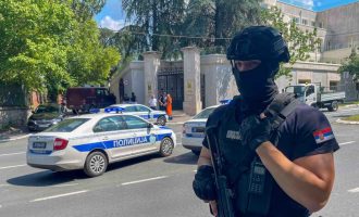 Napad samostrijelom : Policajac ranjen ispred Ambasade Izraela u Beogradu