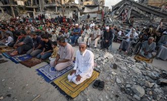 Bajram u Gazi – Palestinci obilaze mezarja, upućuju molitve za svoje najmilije