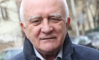 Dušan Janjić, nakon državnih počasti zločincu Mladiću :  Tužba protiv Srbije mora biti obnovljena