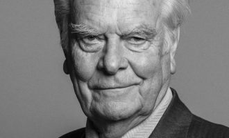 Bivši šef britanske diplomatije David Owen  : Kraj rata u Ukrajini će uslijediti brzo ako pobijedi Trump