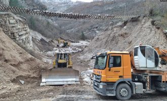 Dva mjeseca nakon poplava : Počela obnova željezničke pruge u Donjoj Jablanici (Video)