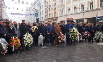 Povodom Dana državnosti BiH  brojne delegacije položile cvijeće ispred Vječne vatre i na Kovačima