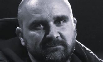 Preminuo Mladen Žižović: Poznati bh. trener se srušio tokom utakmice u  Kragujevcu  (Video)