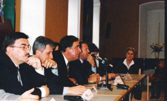 Uvijek na usluzi slušaocima : BH Radio u Malmeu slavi 30 godina informisanja i promovisanja kulture Bosne i Hercegovine