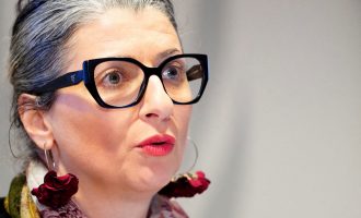 Francesca Albanese održala lekciju Tuckeru Carlsonu: Genocid nije politički termin, nego zločin – vidjeli smo to u BiH (VIDEO)