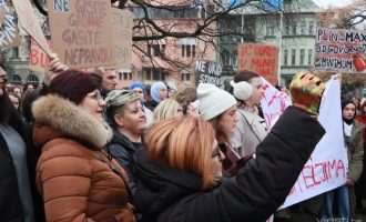 Veliki protest studenata ispred Vlade KS: “Ne tražimo luksuz već minimum životnih uslova”