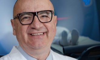 Prof.dr.  Kenad Arnautović, predsjednik Svjetske federacije neurohirurških društava (WFNS) : „Kome je mnogo dato, od njega se mnogo i očekuje“