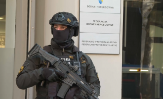 POSKOK u akciji na području Sarajeva i Mostara : Pretres Ureda Nermina Nikšića i Ministarstva prometa i komunikacija FBiH