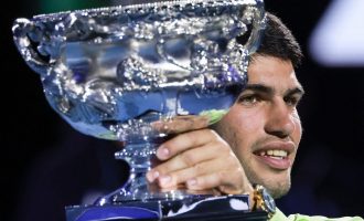 Spektakl u Melbourneu : Alcaraz preko Đokovića do prvog trofeja Australian Opena