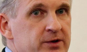 Timothy Snyder : Zašto je Donald  Tramp, koji sebe predstavlja kao mirotvorca, započeo rat u Iranu ?