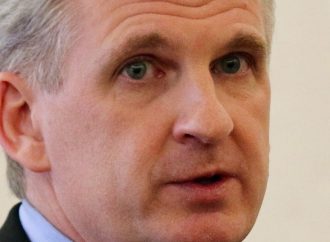 Timothy Snyder : Zašto je Donald  Tramp, koji sebe predstavlja kao mirotvorca, započeo rat u Iranu ?