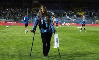 Suze i aplauzi na Grbavici : Povratak male heroine Elle Jovanović (Video)