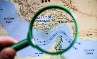 Krhki mir u Hormuzu, brodovi polako prolaze: Trump najavljuje rasplet