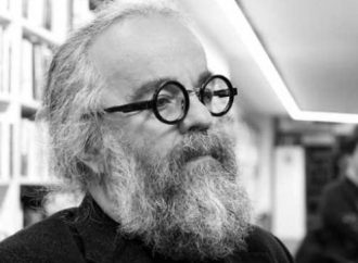 Miljenko Jergović : Bog je dobro znao zašto je Ivanu dao da izvodi korner, Seadu da prenese loptu, Jovi da zabije gol