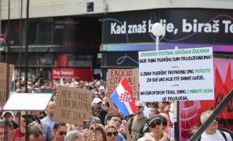 Masovni protesti u Zagrebu zbog otpada u Lici : Desetine hiljada građana na Trgu bana Jelačića, upućen ultimatum Vladi Hrvatske