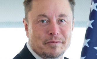 Vladimir Putin  : ”Elon Musk je genij, on je jednostavno pravi genij”