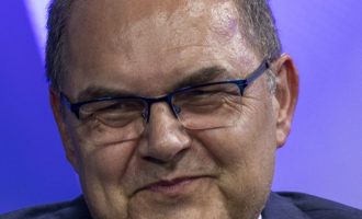 Bivši visoki predstavnik u BiH Christian Schmidt : “Bojim se da ćemo naredne godine imati Dodikove pokušaje podjele i tada dolazi trenutak suočavanja”