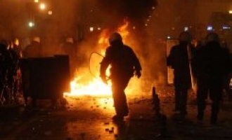 Atina u plamenu : Grčki parlament odobrio mjere štednje, neredi se proširili na cijelu zemlju (Video)