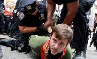New York: Policija razbila obljetnicu Occupy pokreta, cjelodnevni sukobi (VIDEO)