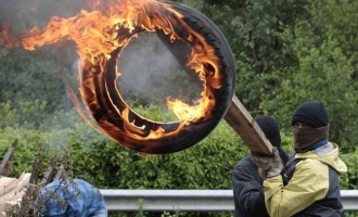 Špansko vrelo ljeto : Pobunjeni rudari iz ručnih minobacača ispaljuju rakete na policiju