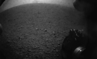 NASA-ino vozilo na crvenoj planeti : Curiosity sletio na Mars i već poslao prve snimke (VIDEO)