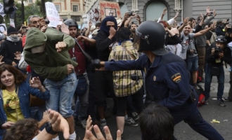 Vanredno stanje u Madridu : Žestok sukob policije i demonstranata, povrijeđene 32 osobe (Video)