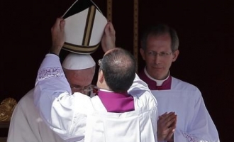 I zvanično počeo Franjin pontifikat :  Milion ljudi na inauguralnoj misi novog pape (Video)
